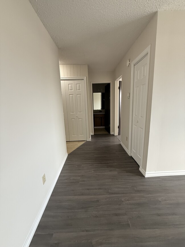 Building Photo - 80 Brookwood Dr