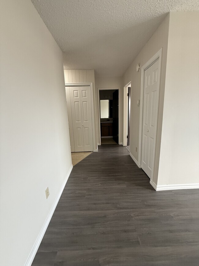 Photo du bâtiment - 80 Brookwood Dr