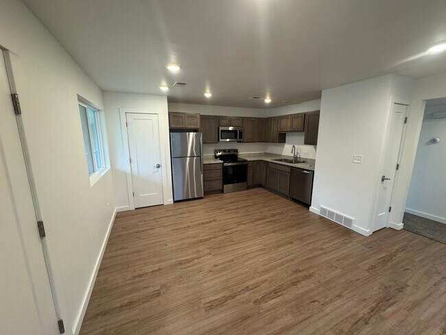 Foto del edificio - 721 3rd Ave NW