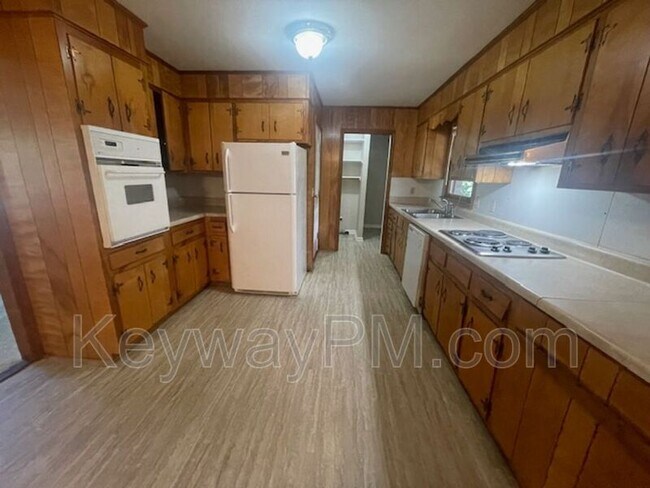 Foto del edificio - 1125 Crestview Drive