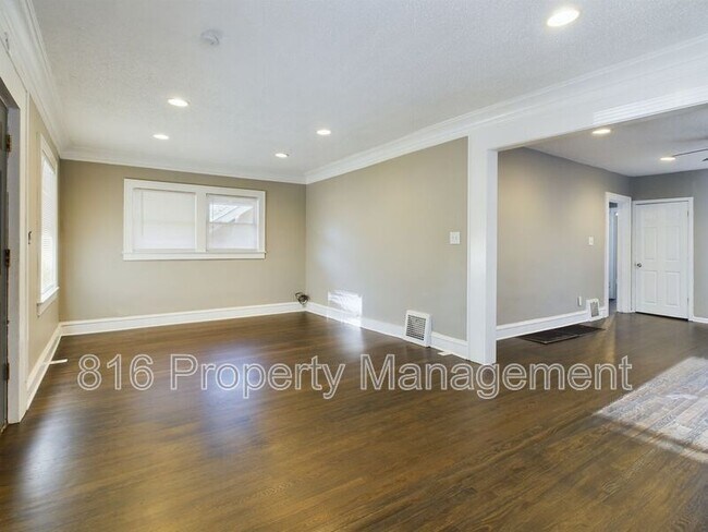 Building Photo - 5912 Paseo Blvd