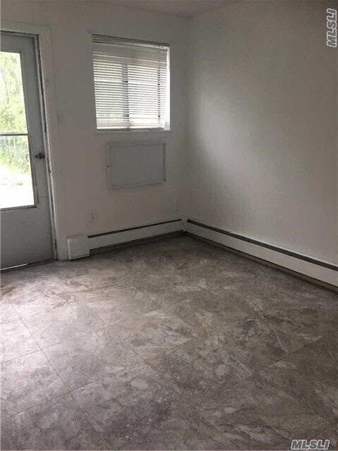 Foto del edificio - 390 Balcom Ave