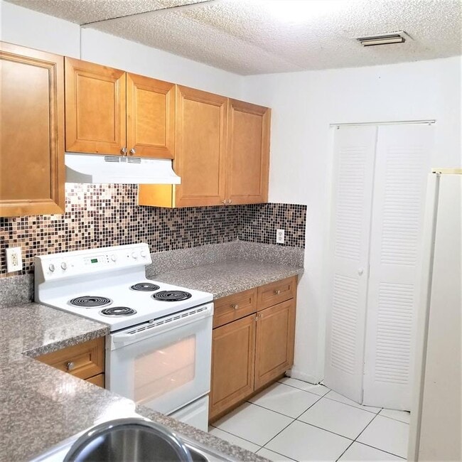 Foto del edificio - 11403 NW 35th St