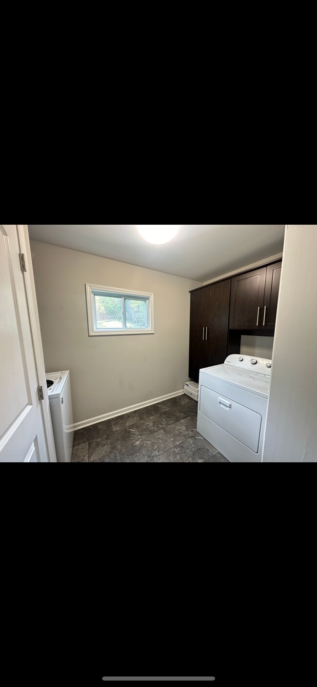 Cuarto de lavado compartido. - 1865 Winthrop Dr SE