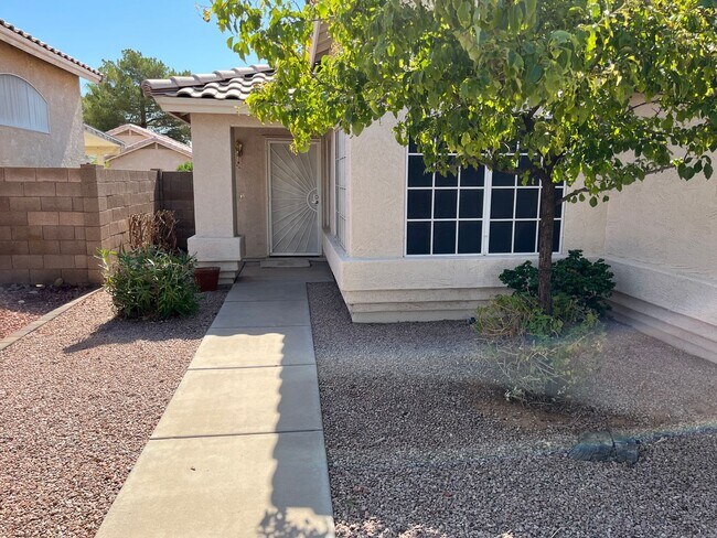 Foto del edificio - **COMFORTABLE & SPACIOUS 3BEDROOM/2BATHROOM HOME IN GILBERT (ELLIOT & GILBERT RD)**
