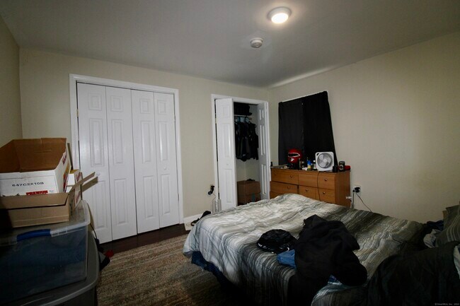 Foto del edificio - 38 Denison Ave