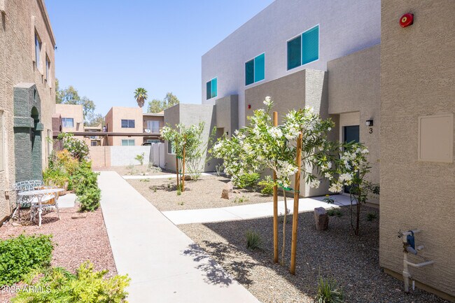 Foto del edificio - 2842 E Tracy Ln