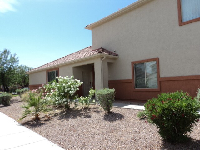 Front View - 96 Desert Willow Ln