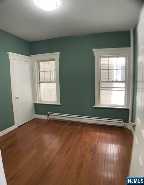 Foto del edificio - 695 Mt Prospect Ave