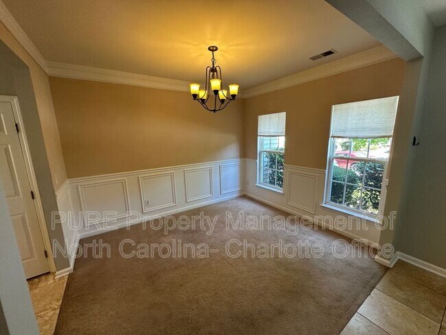 Foto del edificio - 6033 Queens Walk Ct