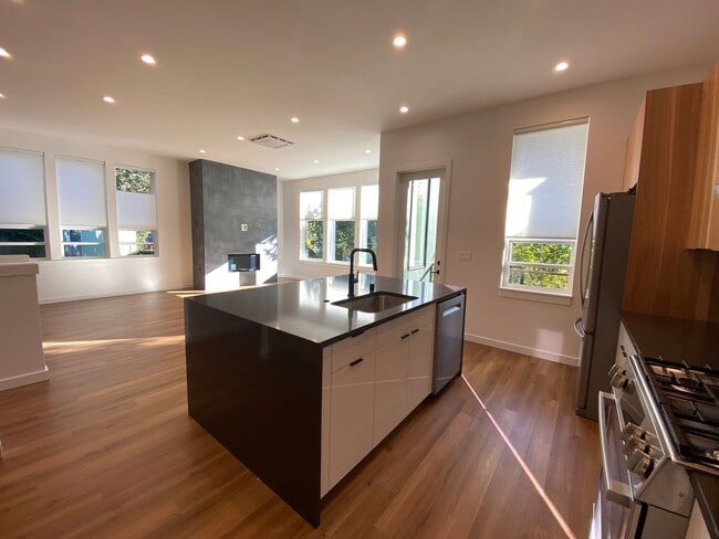 Building Photo - 3 Bedroom | 2.5 Bath Home in White Salmon