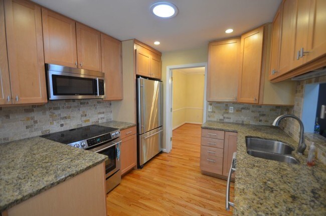 Building Photo - 653 Pawley Rd