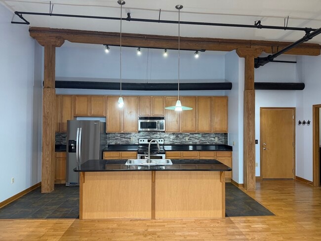 Building Photo - 720 S Marquette St