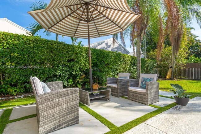 Foto del edificio - 15241 Wilshire Ct