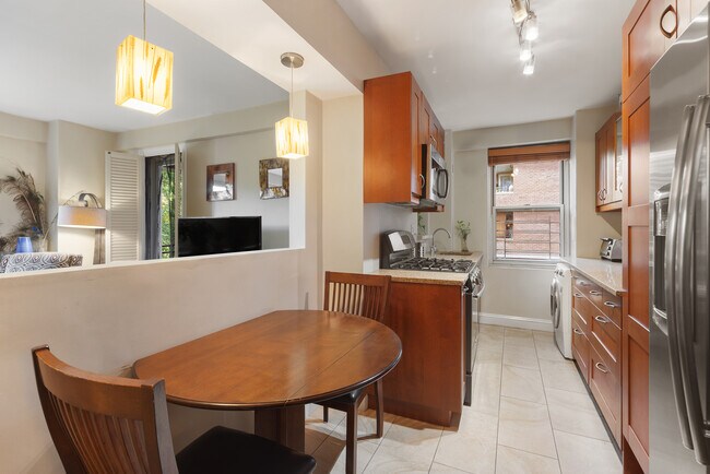 Foto del edificio - 572 Grand St