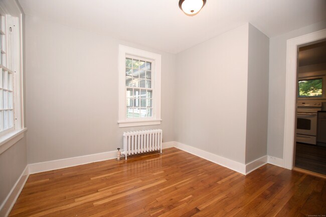 Foto del edificio - 694 Kent Rd