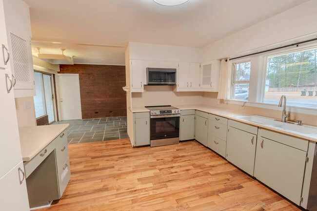 Foto del edificio - 1010 Bion Butler Rd