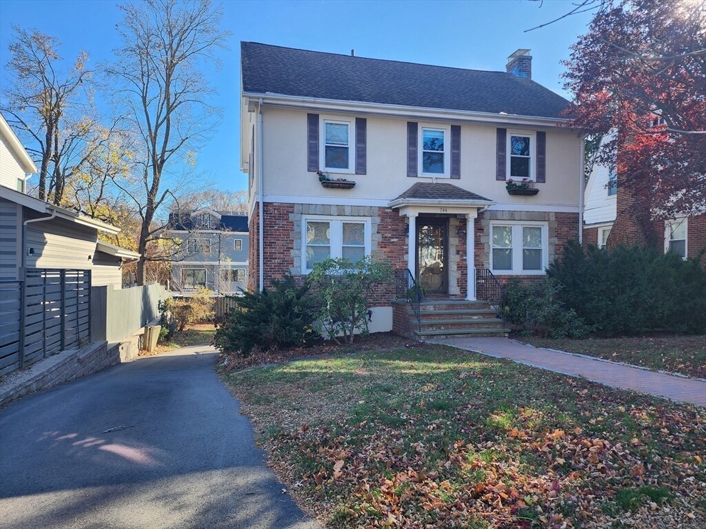 Primary Photo - 744 Watertown St