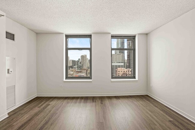 Building Photo - 589 W Kinzie St