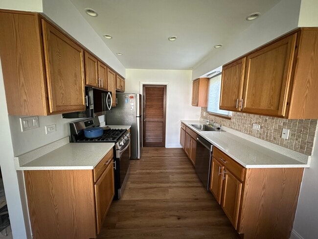Building Photo - 1333 Barclay Ln