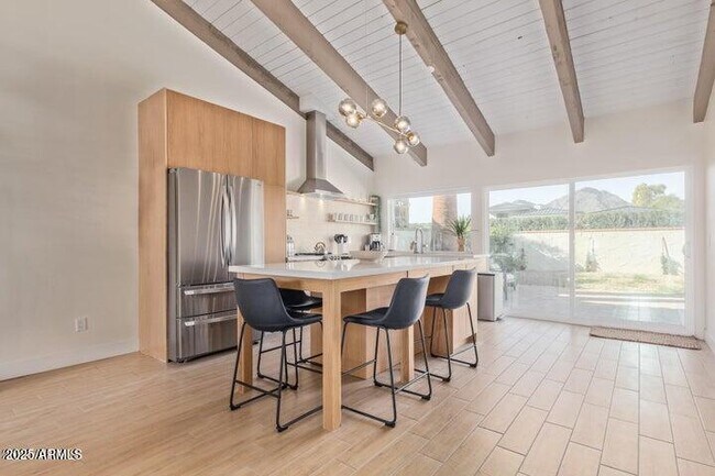 Foto del edificio - 5510 N 71st St