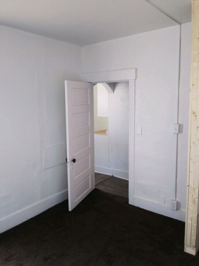 Foto del edificio - 1024 W 5th St