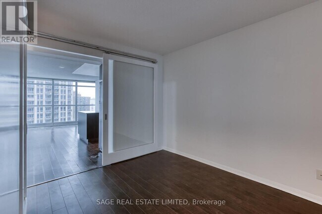 Photo du bâtiment - 215 Fort York Blvd