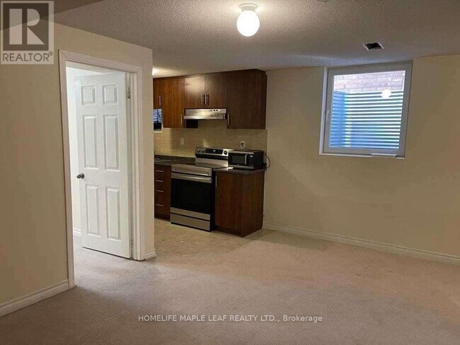 Building Photo - 10 Frenchpark Cir