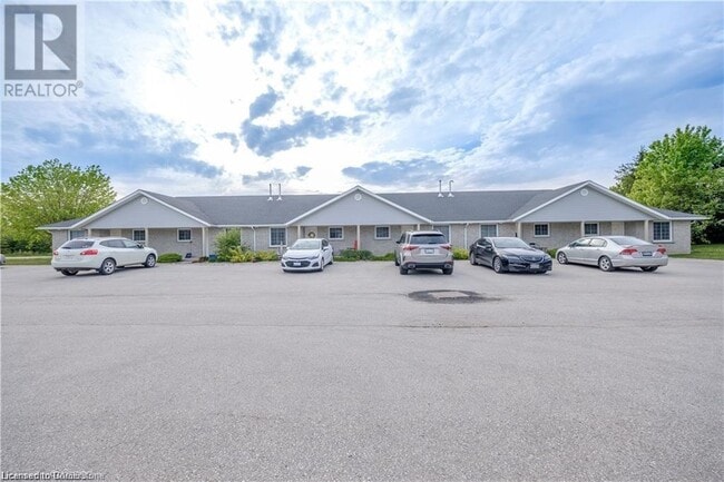 Building Photo - 653 Kincardine Ave