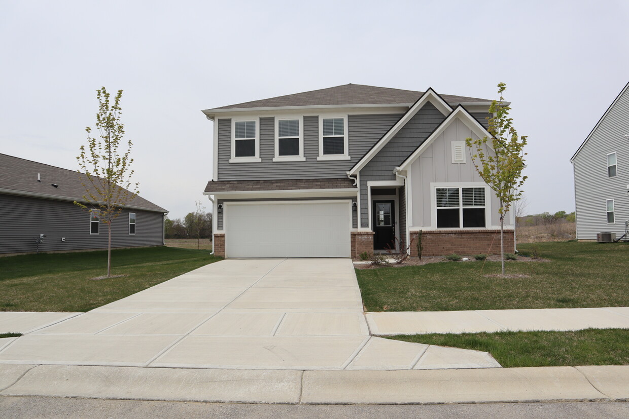 Primary Photo - 2704 Grassy Br Dr
