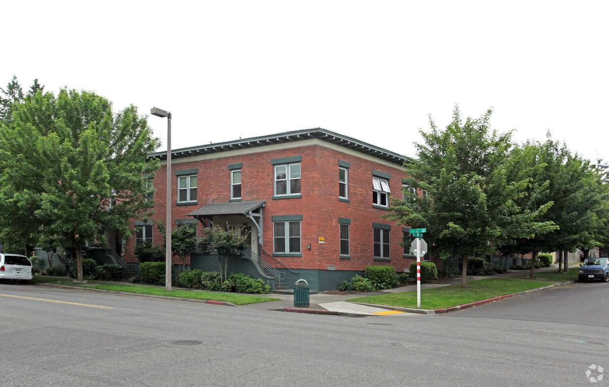 Primary Photo - Emmons Apartments