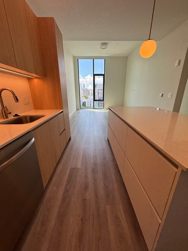 Foto principal - 144 NW 32nd St