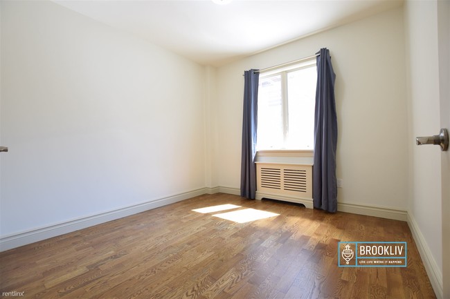 Building Photo - 301 Eldert St