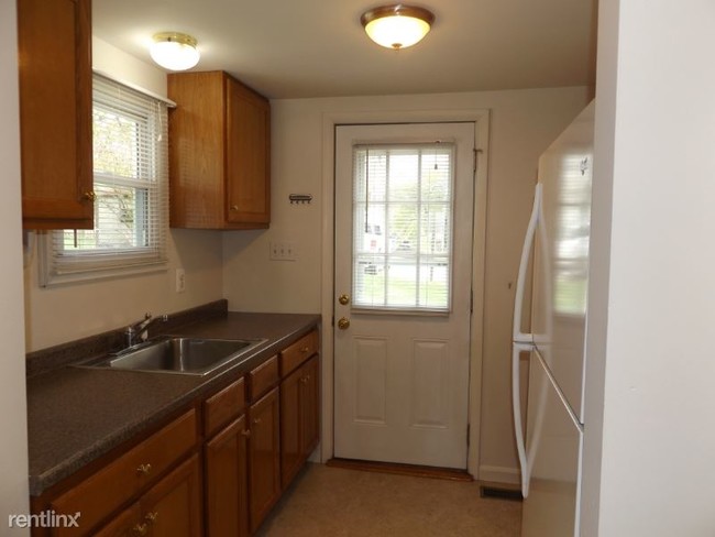 Building Photo - 1 br, 1 bath Apartment - 766 Central Ave
