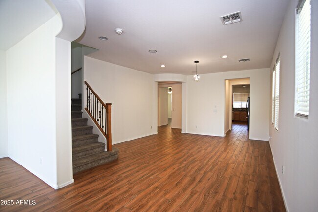 Foto del edificio - 1090 W Caroline Ln
