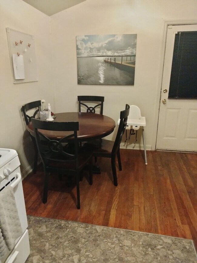 Foto del edificio - 3-bedroom, 1-bath single-family home in Aberdeen, MD.