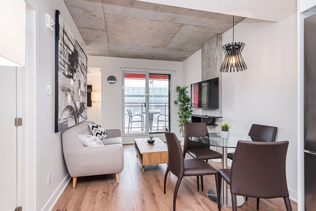 Building Photo - 885 Boul. de Maisonneuve E