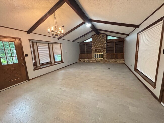 Foto del edificio - 9417 Boxwood Dr