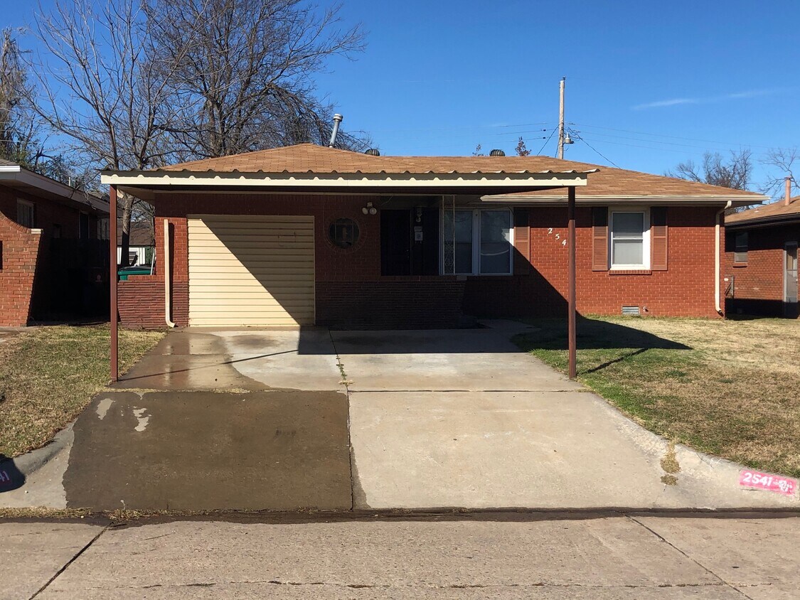 Primary Photo - 2541 SW 49th St