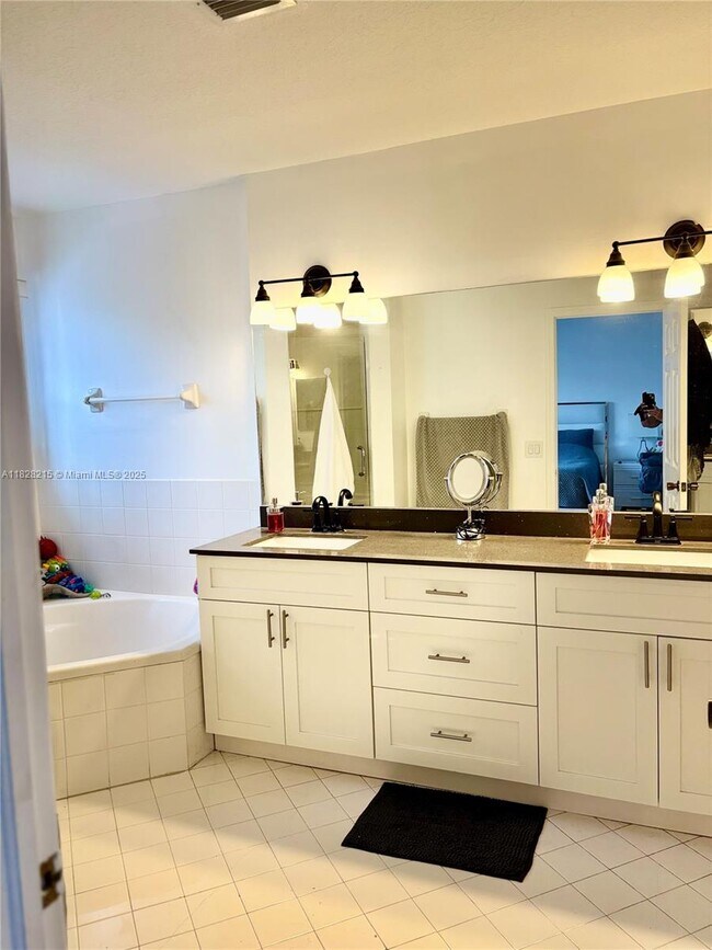 Foto del edificio - 11236 NW 56th St
