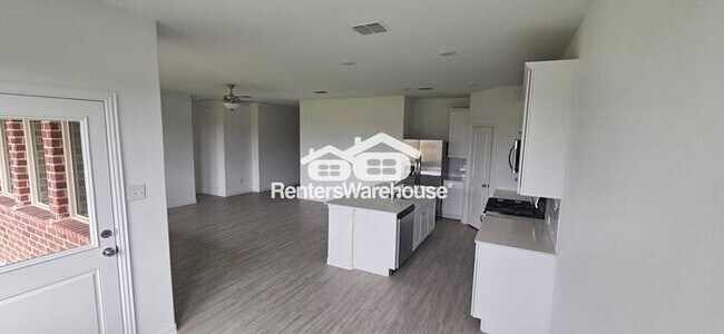 Building Photo - MOVE IN READY IN Little Elm - 3 BEDS 2 BATHS