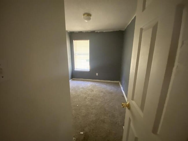 Building Photo - 25 Opal Mae