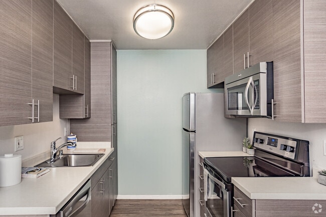 1BR, 1BA - 750 SF - Terra at Tustin