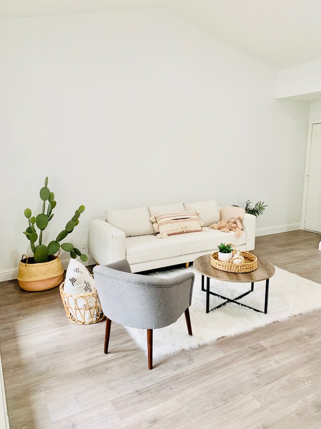 Building Photo - 8550 Fair Oaks Crossing 210