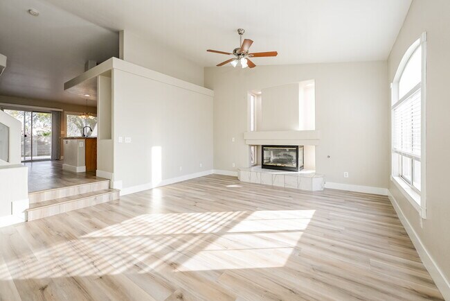 Building Photo - 1480 Silver Falls Ave