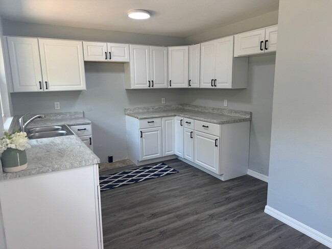 Building Photo - GORGEOUS 3BR/1BA Block Home! NO APPLICATIO...