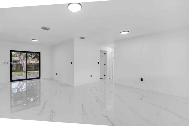 Foto del edificio - 1041 NW 199th St