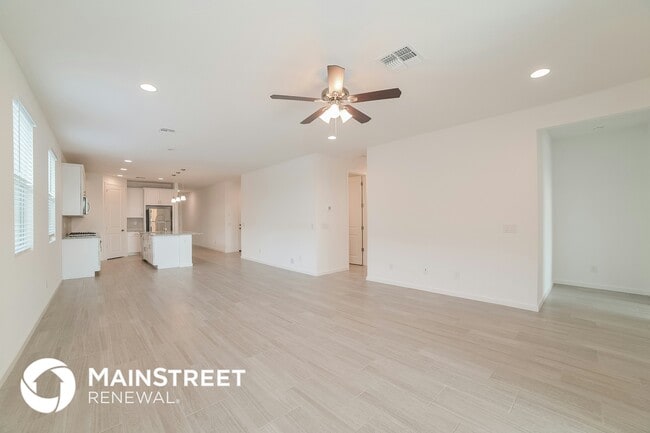 Building Photo - 10920 S 55th Ln