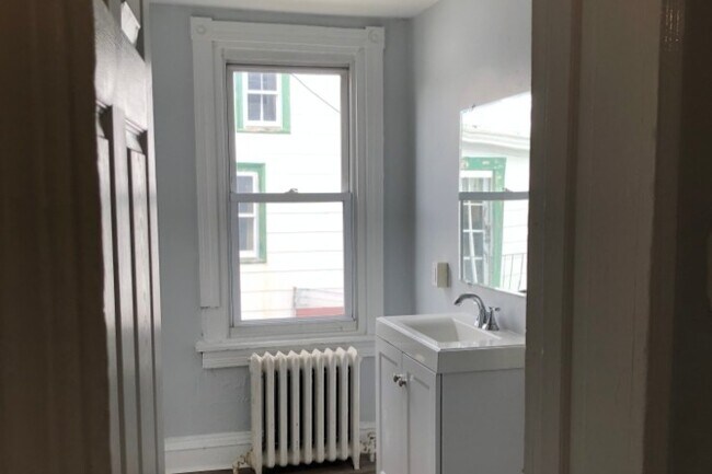 Building Photo - 810 Glenbrook Ave