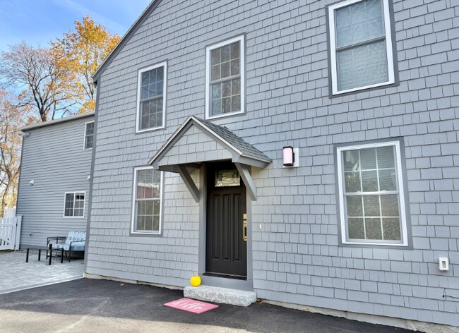 Foto del edificio - 48 Springs Rd